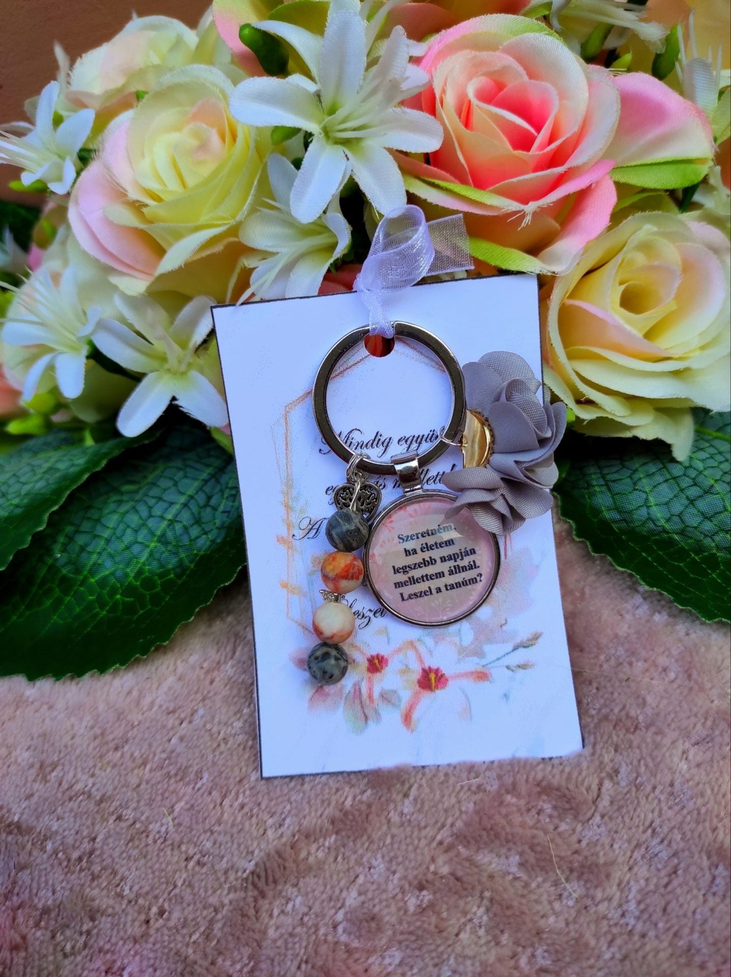 Tanúfelkérő kulcstartó szürke